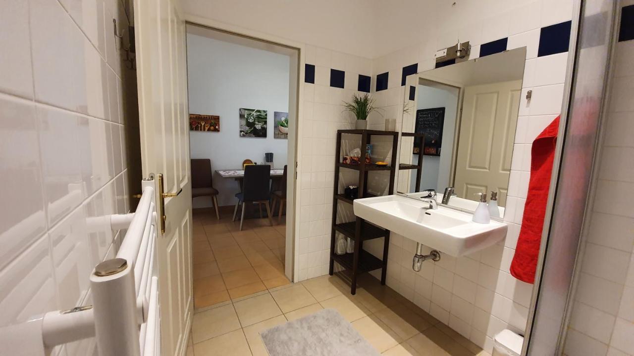 Gorgeous Viennese Apartment 10 Min To City Center Exterior foto